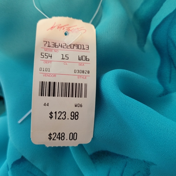 Halter gown with matching shawl - Picture 6 of 7